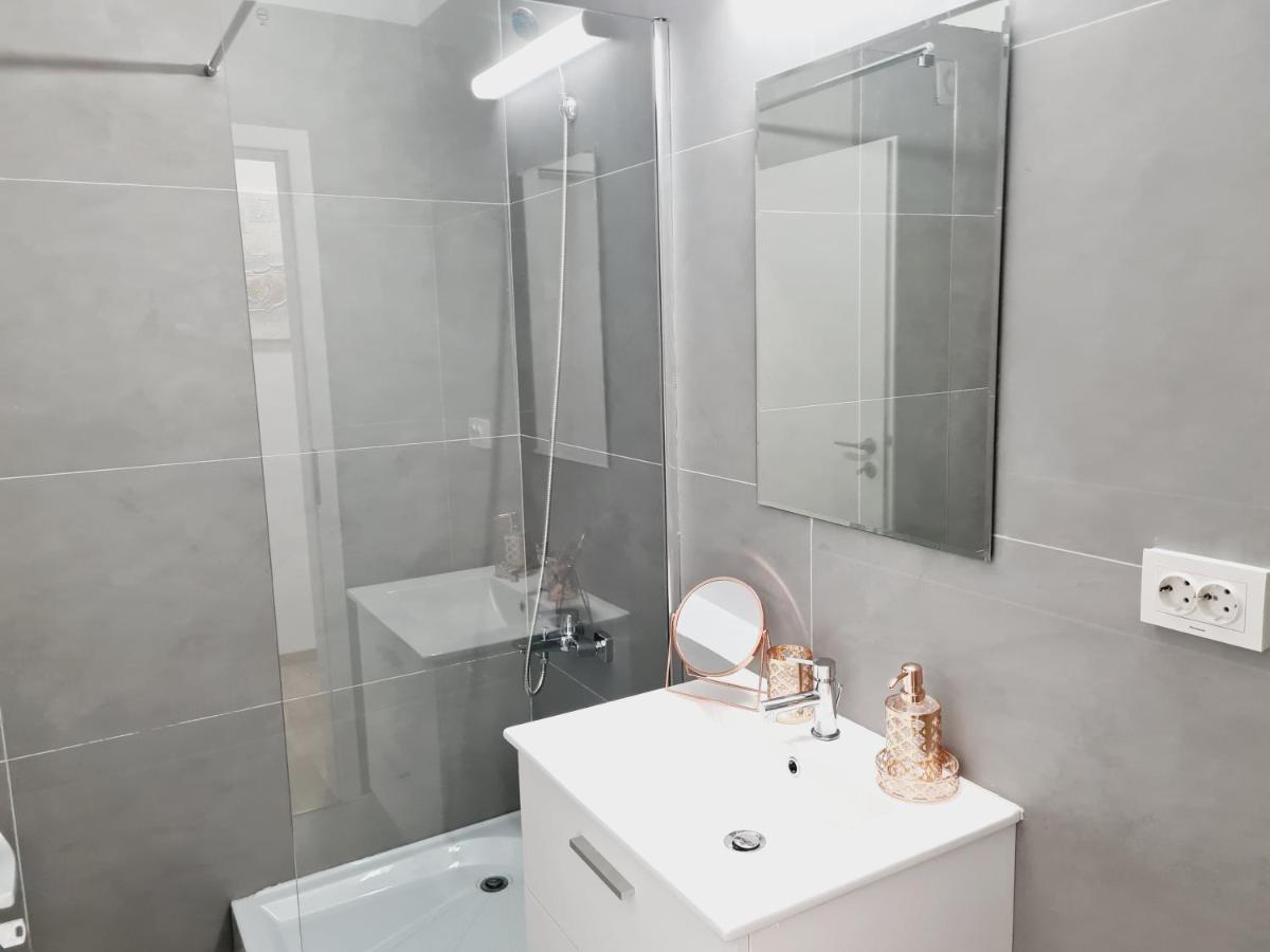 Lovely Ultracentral Apartment With Parking Cluj-Napoca Exterior foto